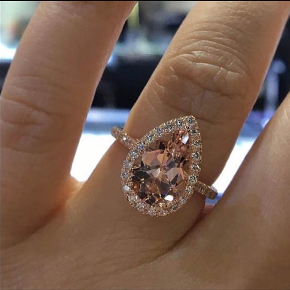 Jewelry - Woman Elegant  Rose/Gold Champagne Crystal Ring